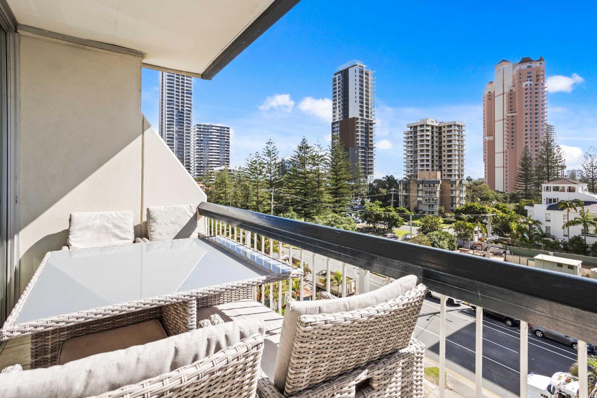 Hi Ho Beach Apartments On Broadbeach Голд-Кост Экстерьер фото