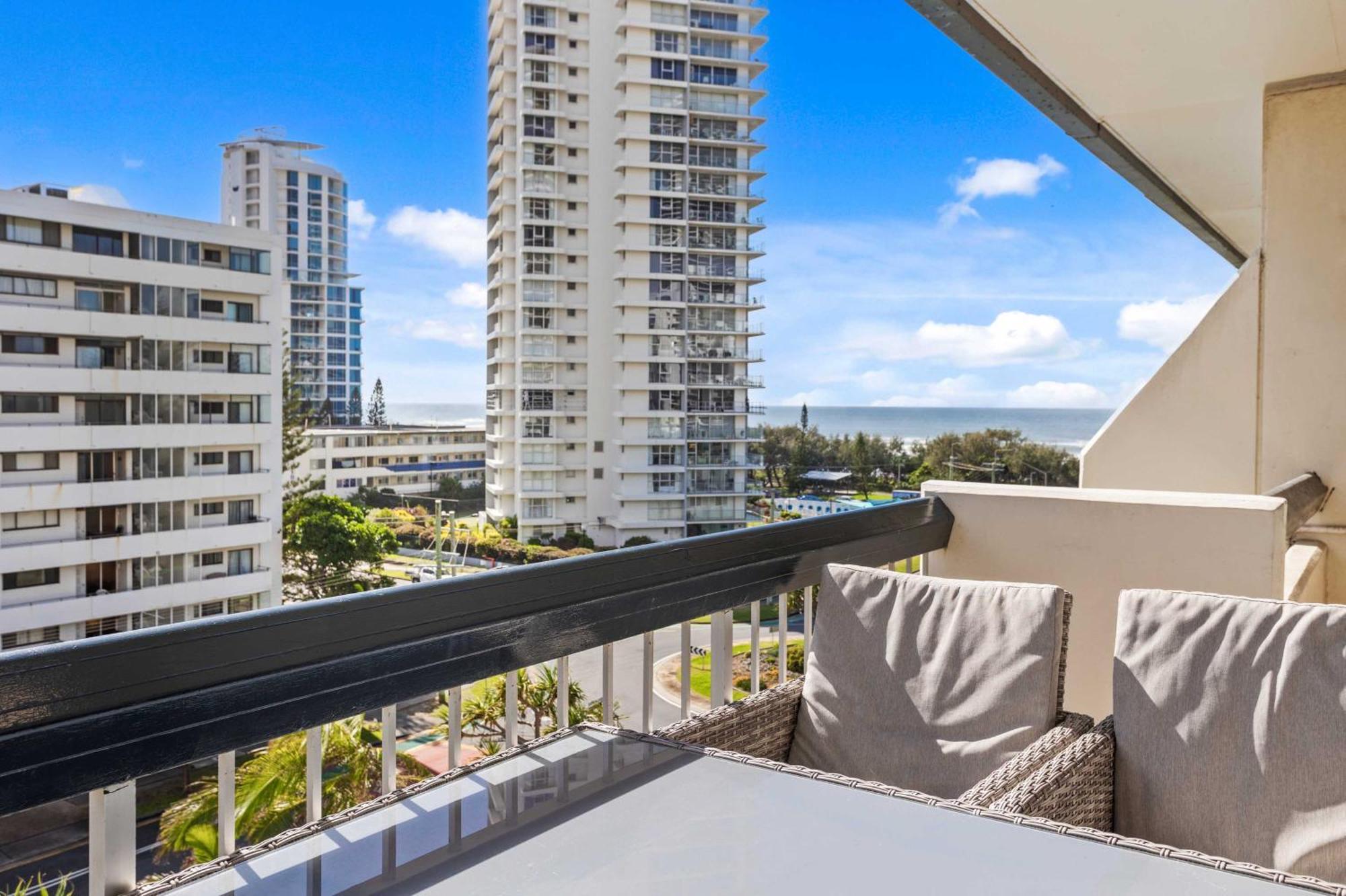 Hi Ho Beach Apartments On Broadbeach Голд-Кост Экстерьер фото